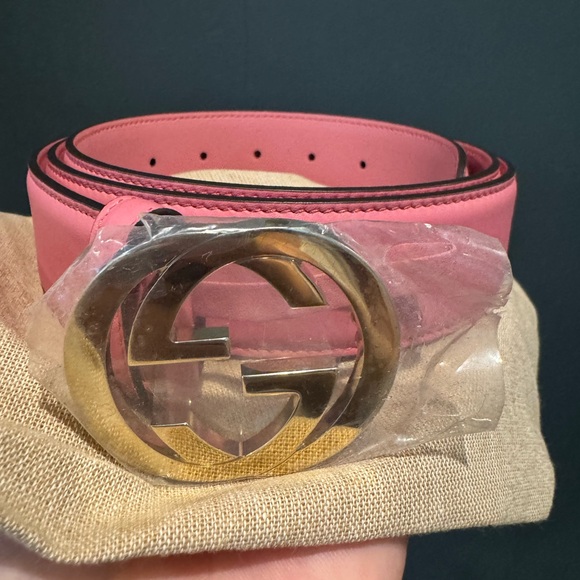 Gucci Pink Belt with Gold Logo Buckle - Picture 1 of 3